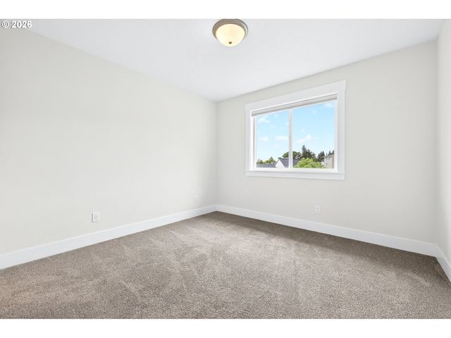 165 W TAYLOR Ct, Newberg, OR 97132