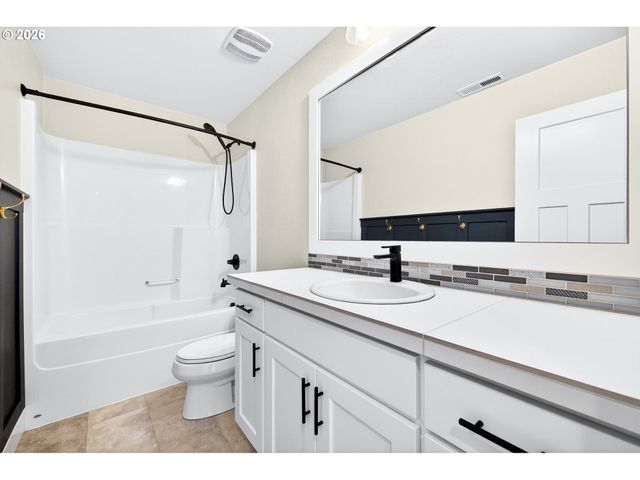 165 W TAYLOR Ct, Newberg, OR 97132