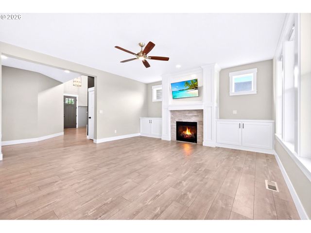 165 W TAYLOR Ct, Newberg, OR 97132