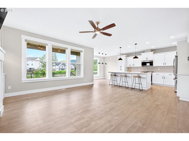 165 W TAYLOR Ct, Newberg, OR 97132