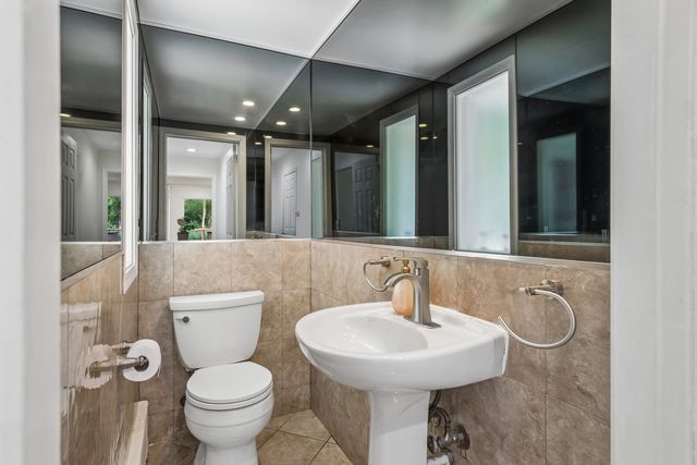 2910 Cherokee Lane, Riverwoods, IL 60015