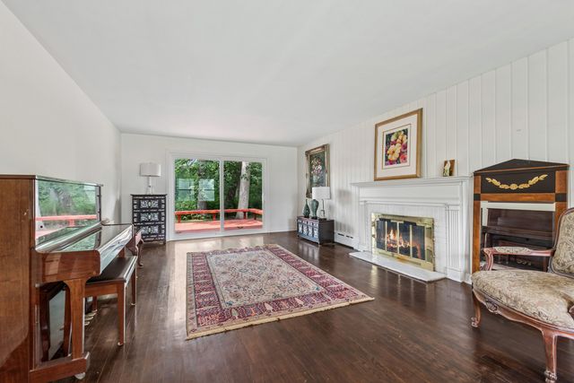 2910 Cherokee Lane, Riverwoods, IL 60015