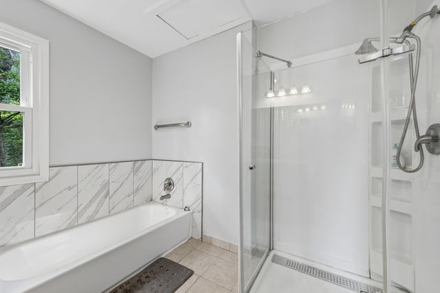 2910 Cherokee Lane, Riverwoods, IL 60015