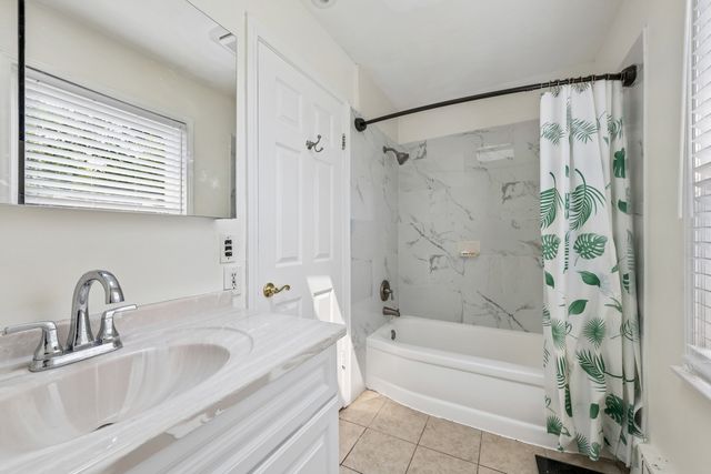 2910 Cherokee Lane, Riverwoods, IL 60015