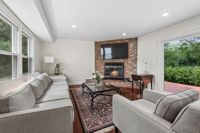 2910 Cherokee Lane, Riverwoods, IL 60015