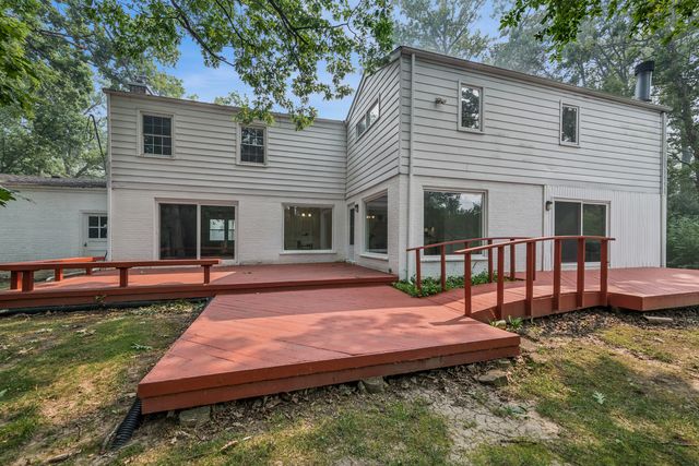 2910 Cherokee Lane, Riverwoods, IL 60015