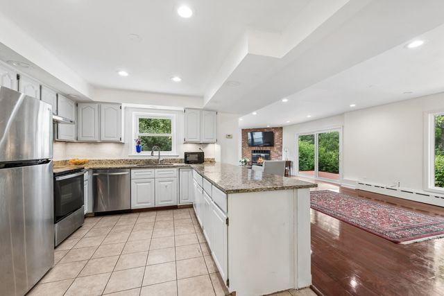 2910 Cherokee Lane, Riverwoods, IL 60015