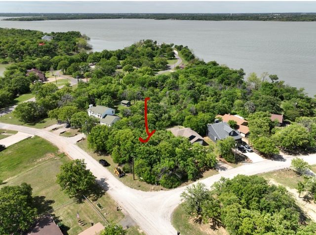 300 Dogie Trail, Oak Point, TX 75068
