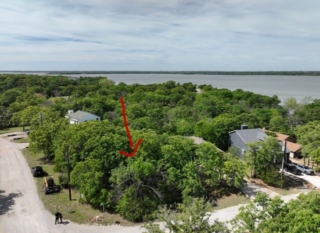 300 Dogie Trail, Oak Point, TX 75068