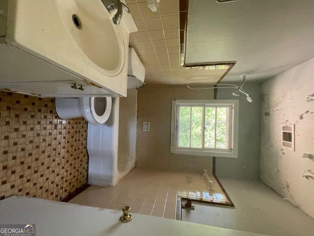 2095 Whites Mill Road, Decatur, GA 30032