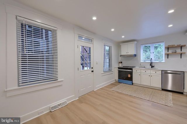 212 W CHESTNUT ST, Lancaster, PA 17603