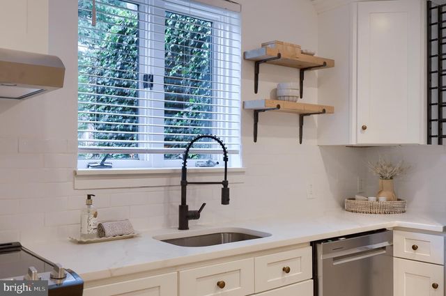 212 W CHESTNUT ST, Lancaster, PA 17603