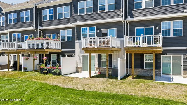 45 Frst Park Drive, Waretown, NJ 08758