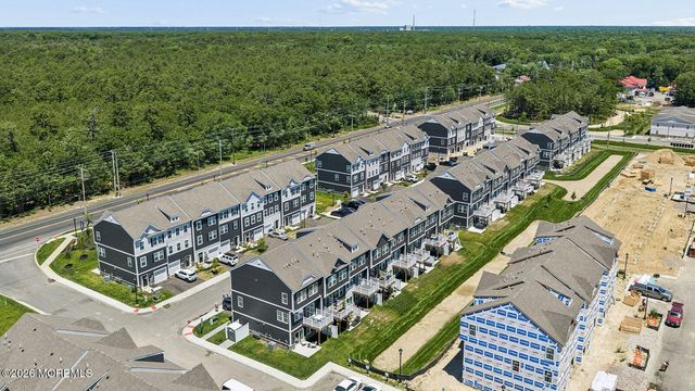 45 Frst Park Drive, Waretown, NJ 08758