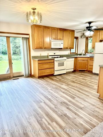 7310 W Victoria Drive, Laingsburg, MI 48848