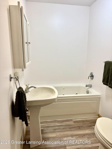 7310 W Victoria Drive, Laingsburg, MI 48848