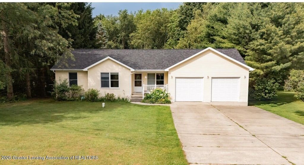 7310 W Victoria Drive, Laingsburg, MI 48848