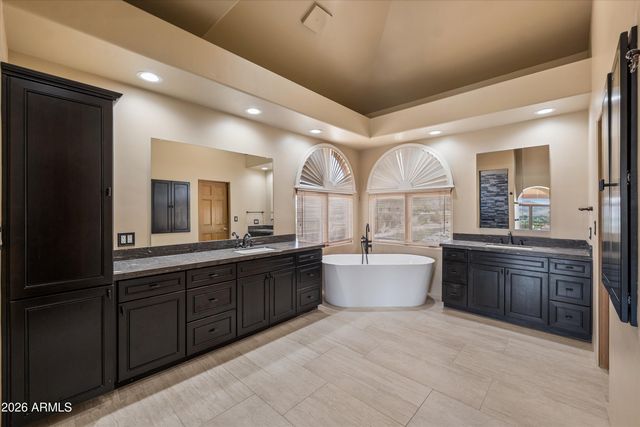 1121 E COUNTRY GABLES Drive, Phoenix, AZ 85022