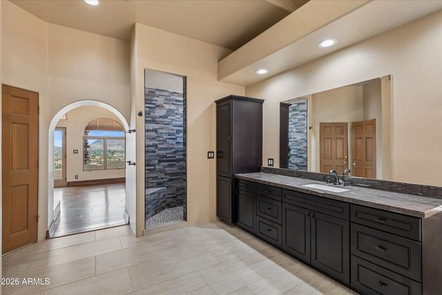 1121 E COUNTRY GABLES Drive, Phoenix, AZ 85022