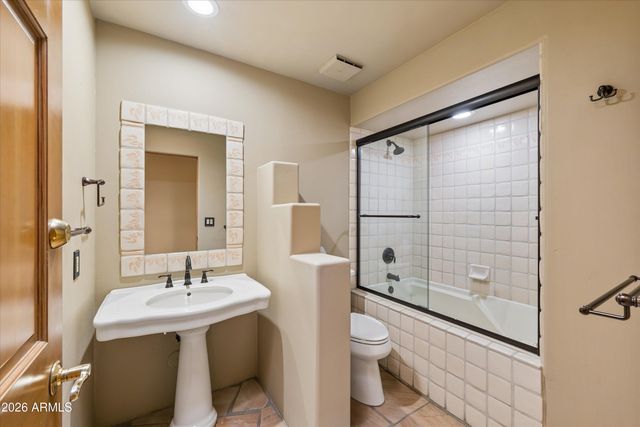 1121 E COUNTRY GABLES Drive, Phoenix, AZ 85022