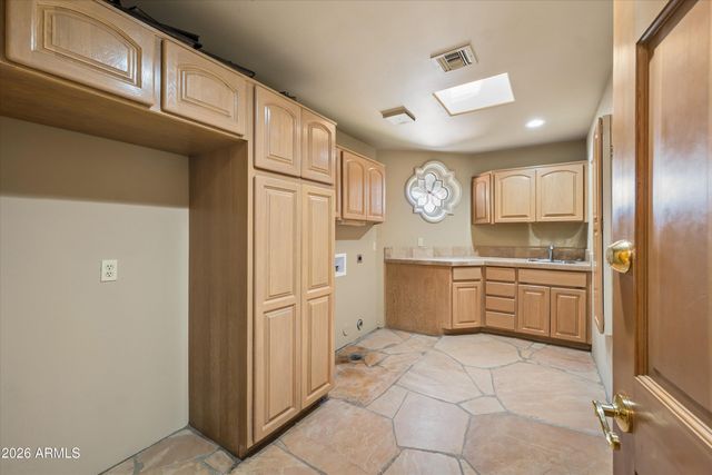 1121 E COUNTRY GABLES Drive, Phoenix, AZ 85022