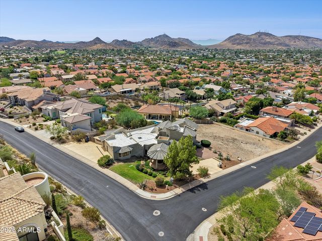 1121 E COUNTRY GABLES Drive, Phoenix, AZ 85022