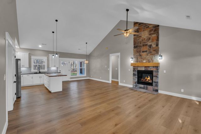 833 Dripping Springs Rd, Monterey, TN 38574