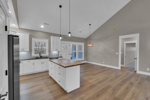 833 Dripping Springs Rd, Monterey, TN 38574