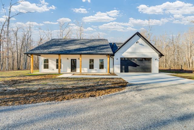 833 Dripping Springs Rd, Monterey, TN 38574