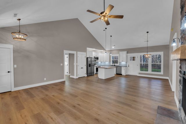 833 Dripping Springs Rd, Monterey, TN 38574