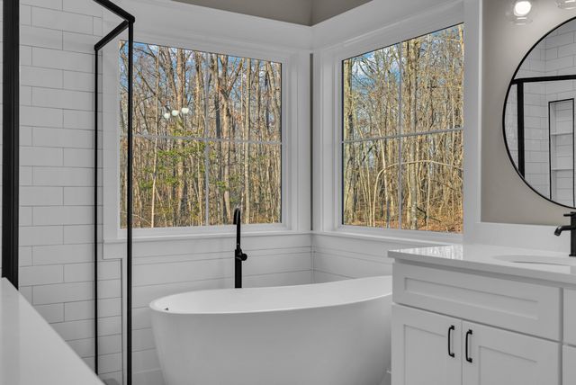 833 Dripping Springs Rd, Monterey, TN 38574