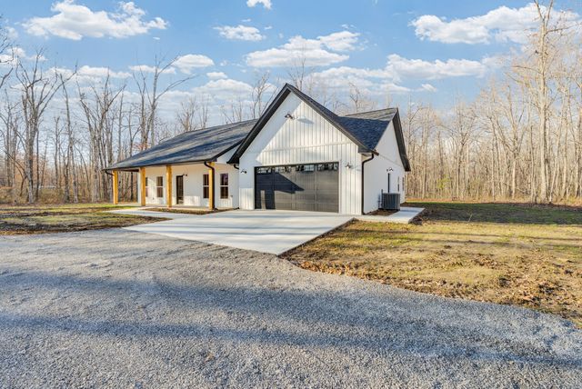 833 Dripping Springs Rd, Monterey, TN 38574