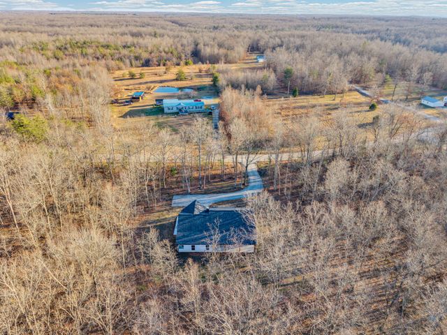 833 Dripping Springs Rd, Monterey, TN 38574