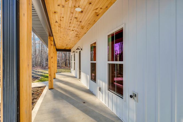 833 Dripping Springs Rd, Monterey, TN 38574