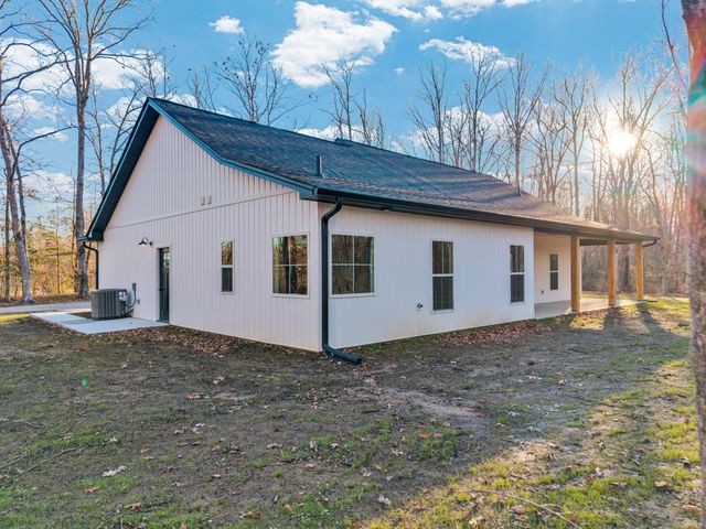 833 Dripping Springs Rd, Monterey, TN 38574
