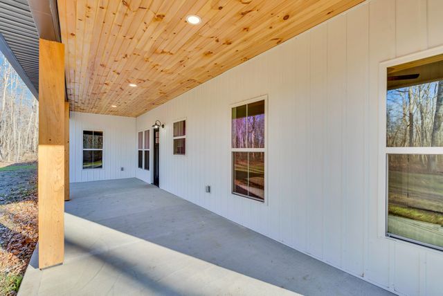 833 Dripping Springs Rd, Monterey, TN 38574