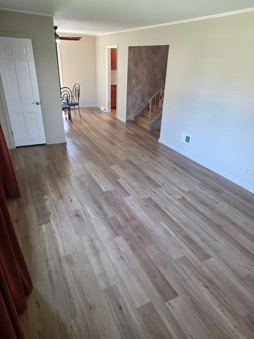 494 N Ellsworth Avenue, Villa Park, IL 60181