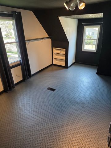 494 N Ellsworth Avenue, Villa Park, IL 60181