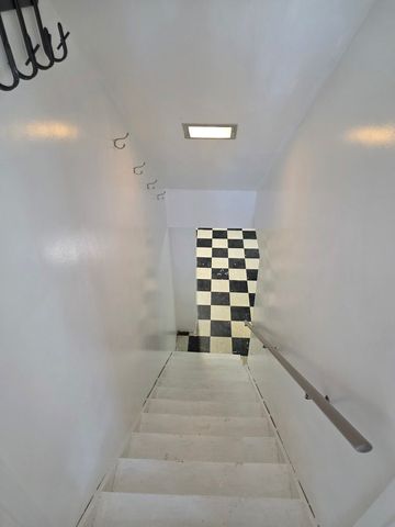 494 N Ellsworth Avenue, Villa Park, IL 60181