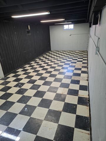 494 N Ellsworth Avenue, Villa Park, IL 60181