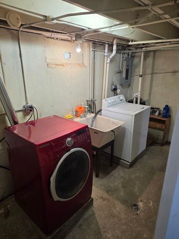 494 N Ellsworth Avenue, Villa Park, IL 60181