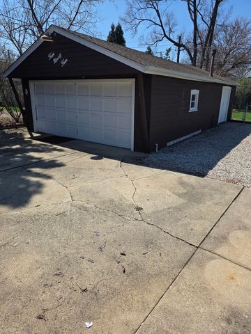 494 N Ellsworth Avenue, Villa Park, IL 60181