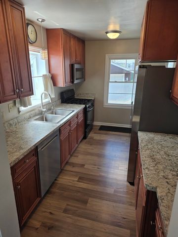 494 N Ellsworth Avenue, Villa Park, IL 60181