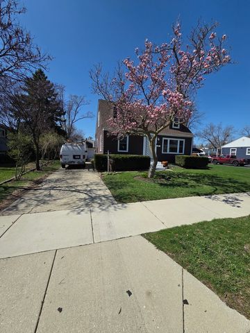 494 N Ellsworth Avenue, Villa Park, IL 60181