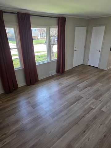 494 N Ellsworth Avenue, Villa Park, IL 60181