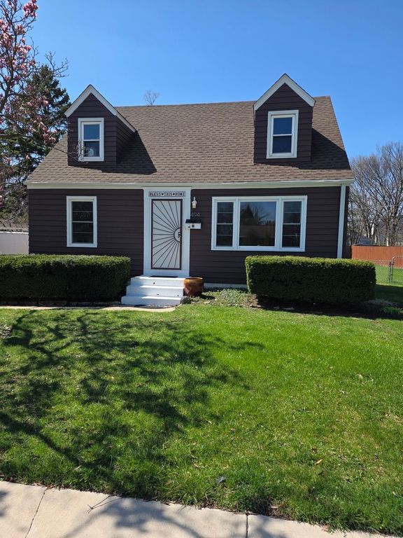 494 N Ellsworth Avenue, Villa Park, IL 60181