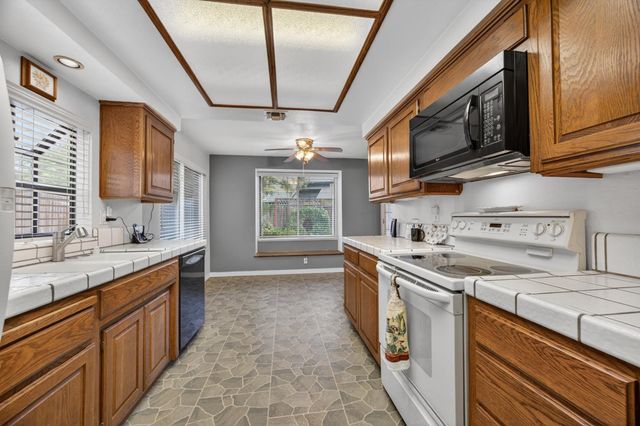 342 Rivergate Way, Sacramento, CA 95831
