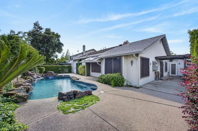 342 Rivergate Way, Sacramento, CA 95831