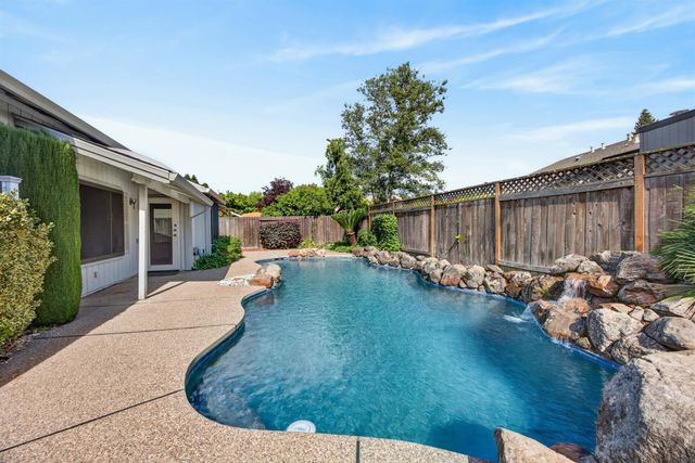 342 Rivergate Way, Sacramento, CA 95831