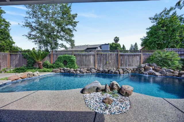 342 Rivergate Way, Sacramento, CA 95831